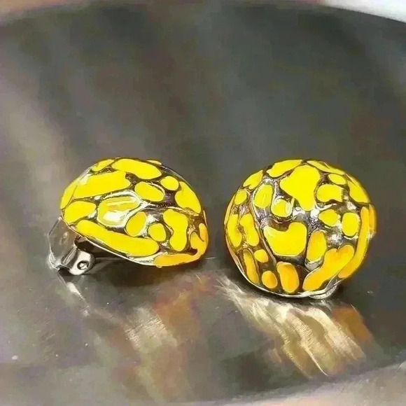 Vintage yellow silver enamel earrings clip-on style - Picture 3 of 6